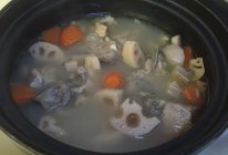 莲藕胡萝卜龙骨汤的做法
