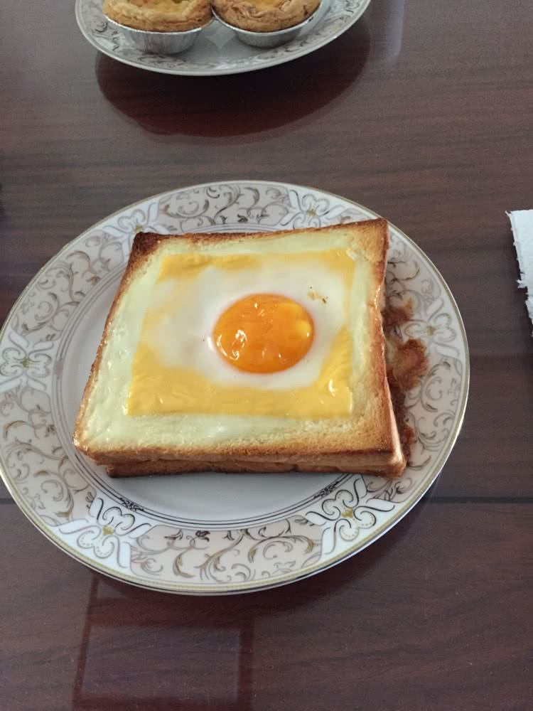 鸡蛋芝士火腿吐司的做法