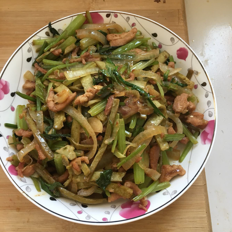 瘦肉配三丝的做法