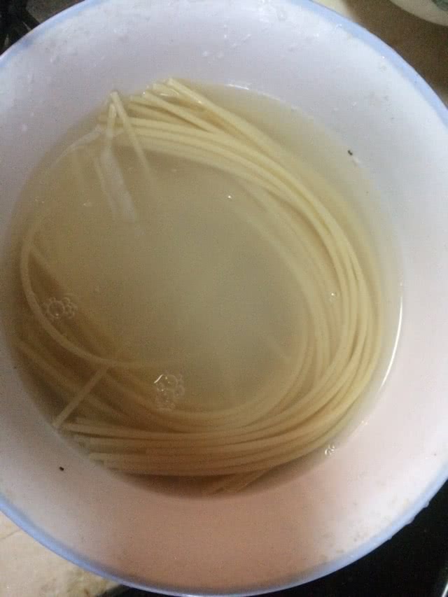 蔬菜意面的做法图解2