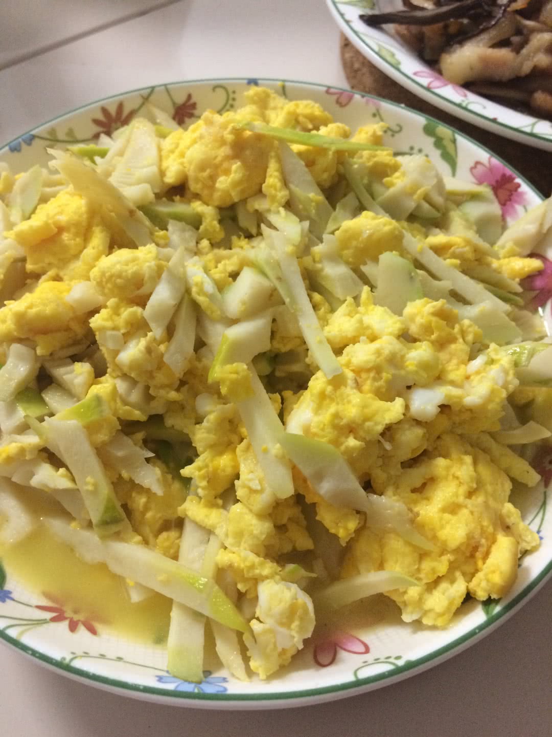 香椿炒鸡蛋,香椿炒鸡蛋的家常做法 - 美食杰香椿炒鸡蛋做法大全