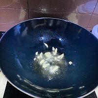 荷兰豆炒腊肠的做法图解3