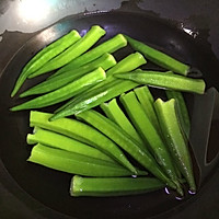 #夏日素食#清煮秋葵的做法图解1
