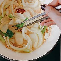 『红灿灿』家庭版韩式辣泡菜汤的做法图解2