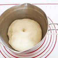 【上烘焙】牛奶蘑菇小餐包的做法图解3