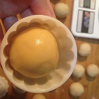 传统莲蓉蛋黄月饼的做法图解23
