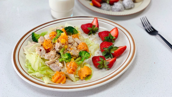 轻食料理-椰香鸡腿肉南瓜玉米沙拉