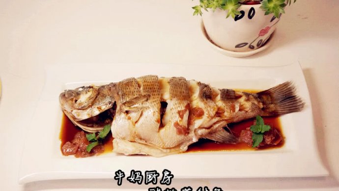 酸梅蒸鲈鱼