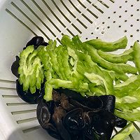 #让宝贝爱上每一顿饭#苦瓜炒肉的做法图解1