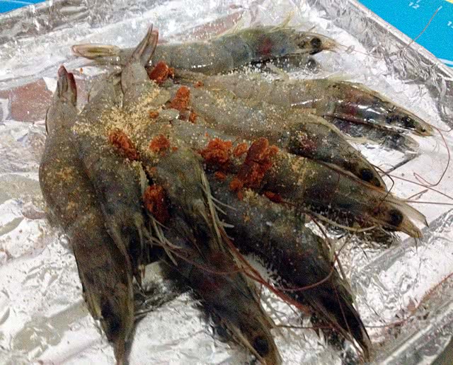 烤箱零食#香辣焗虾的做法图解2