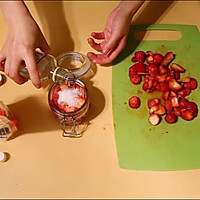 草莓控的福音——果香草莓酒的做法图解7
