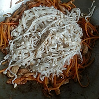 胡萝卜金针菇炒肉丝的做法图解13