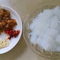 多吃一碗饭的酱瓜炒凉粉的做法图解1