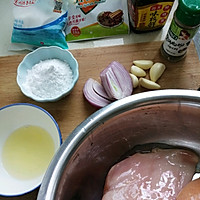 滋味儿十足的香煎鸡肉饼的做法图解1