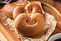 黑全麦橄榄培根法式面包的做法