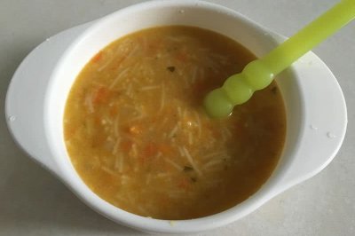 婴儿辅食之胡萝卜鸡肉面