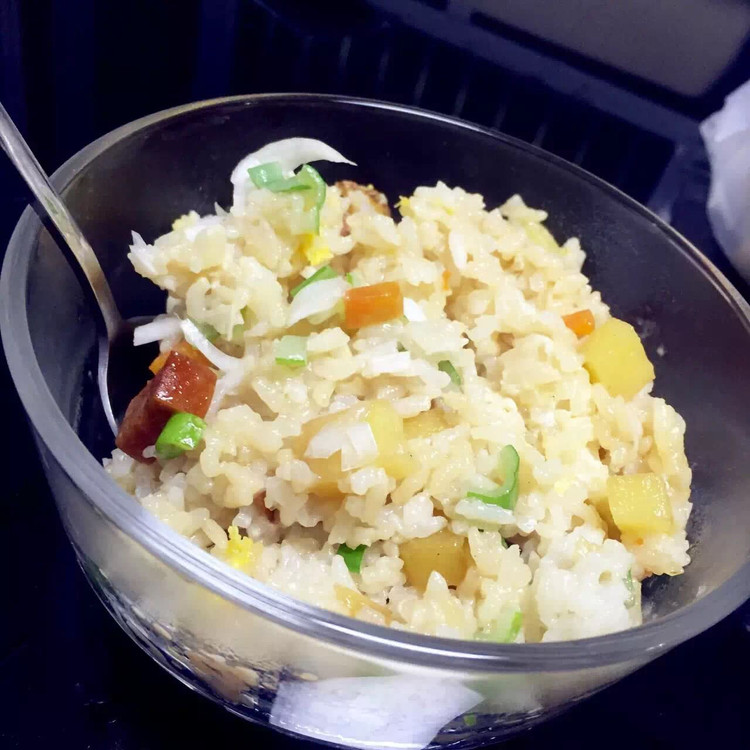 土豆香肠焖饭的做法
