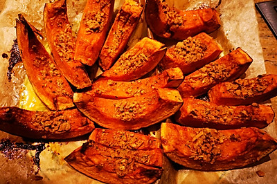 蒜蓉蛋黄焗南瓜,烤箱版
