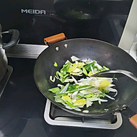 家常炒饺子的做法图解4