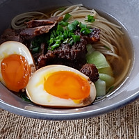 卤汁溏心蛋卤牛肉宽汤面的做法图解6