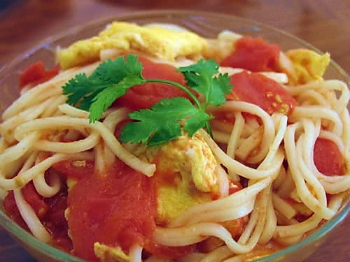 简易营养早餐——西红柿鸡蛋面的做法