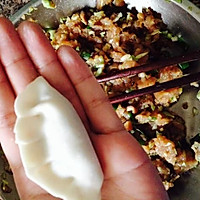 瘦肉香菇饺子的做法图解2