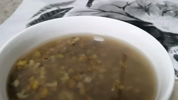 熬绿色的绿豆汤