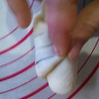 一步一步教你做超级柔软的豆沙卷面包(烫种法)的做法图解21