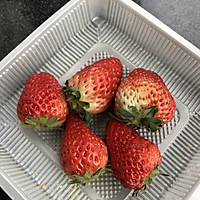 草莓奶昔的做法图解1
