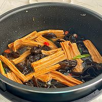 腐竹滑肉煲的做法图解7