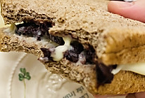 超简单又美味❤️紫米奶酪包的做法