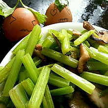 芹菜炒香菇–––快手菜