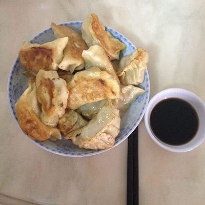 白萝卜煎饺子。
