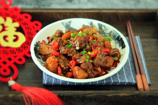 土豆烧排骨