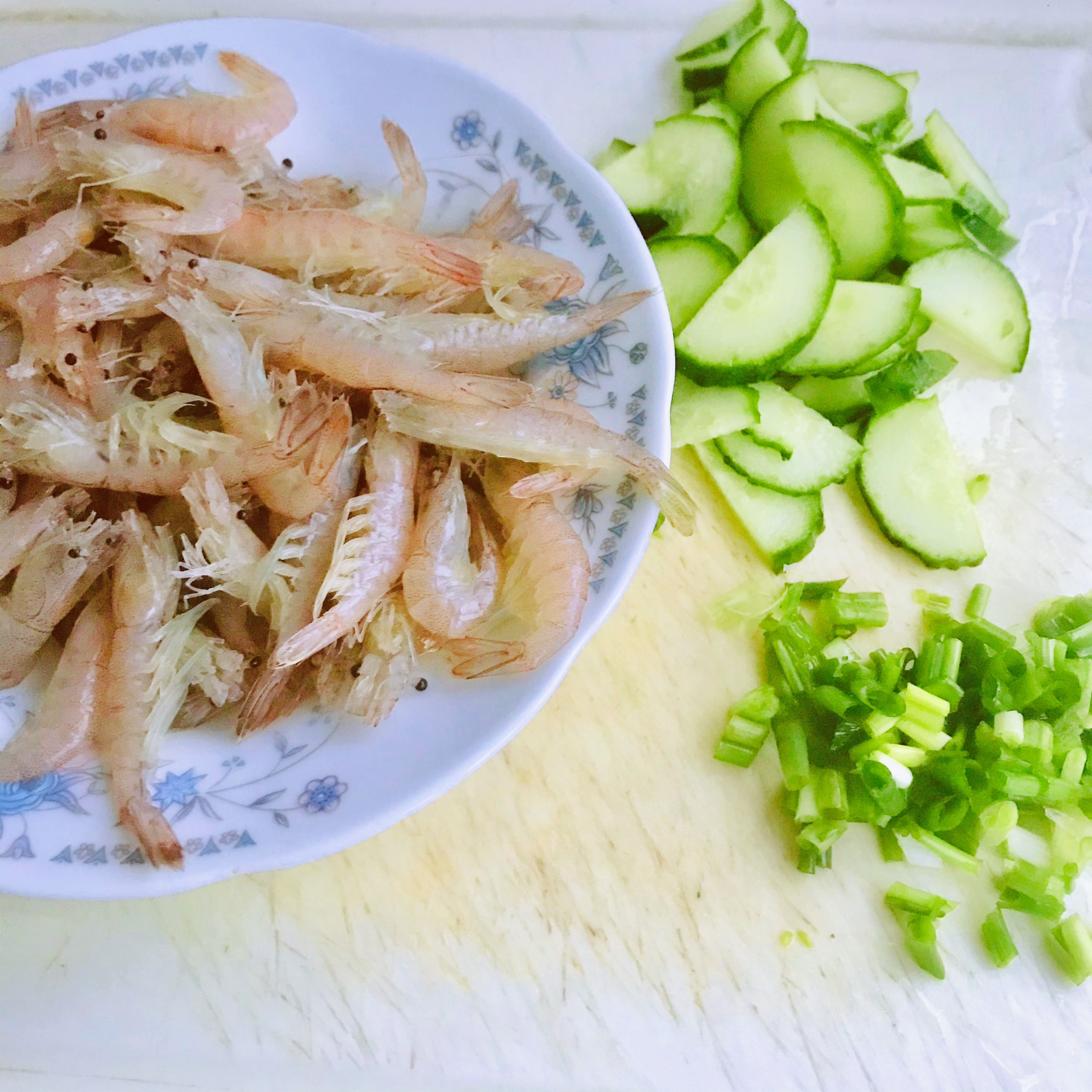 鲜虾黄瓜片怎么做_鲜虾黄瓜片的做法_温柔的刺猬66_豆果美食