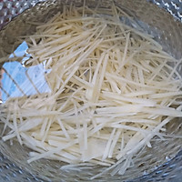 5分钟简单快手菜～清炒土豆丝的做法图解3