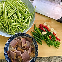 黎蒿炒腊肉的做法图解2