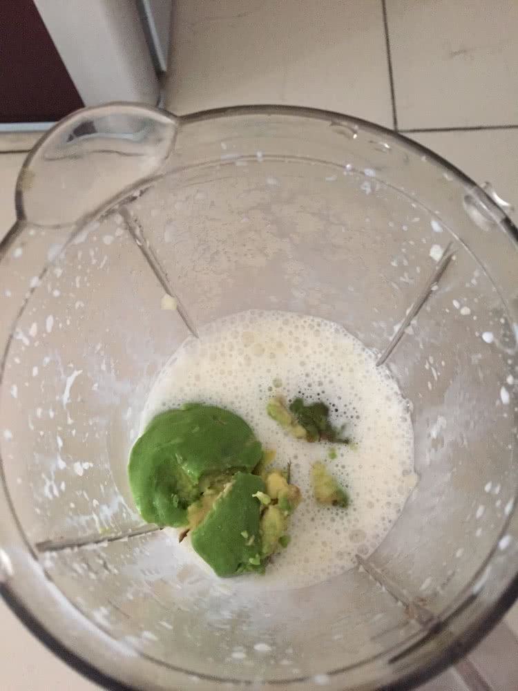 牛油果香蕉奶昔的做法图解5