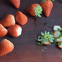 草莓糖葫芦的做法图解1