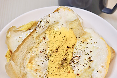 爆浆鸡蛋火腿芝士厚吐司早餐