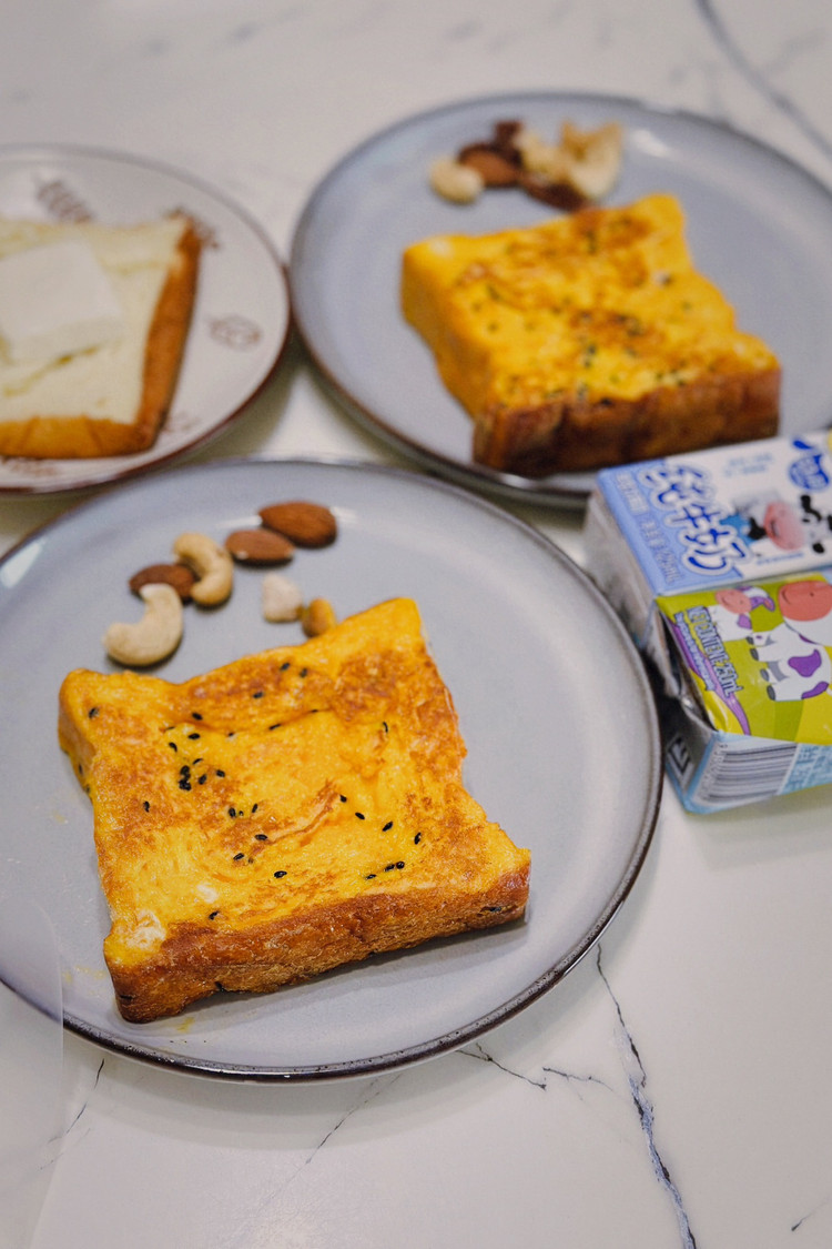 快手早餐——鸡蛋面包片的做法
