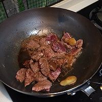 土豆炖牛肉的做法图解2