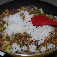 #打工人的健康餐#低卡少油健康晚餐～牛肉杂蔬炒饭的做法图解8