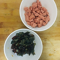 简易皮蛋粥的做法图解1