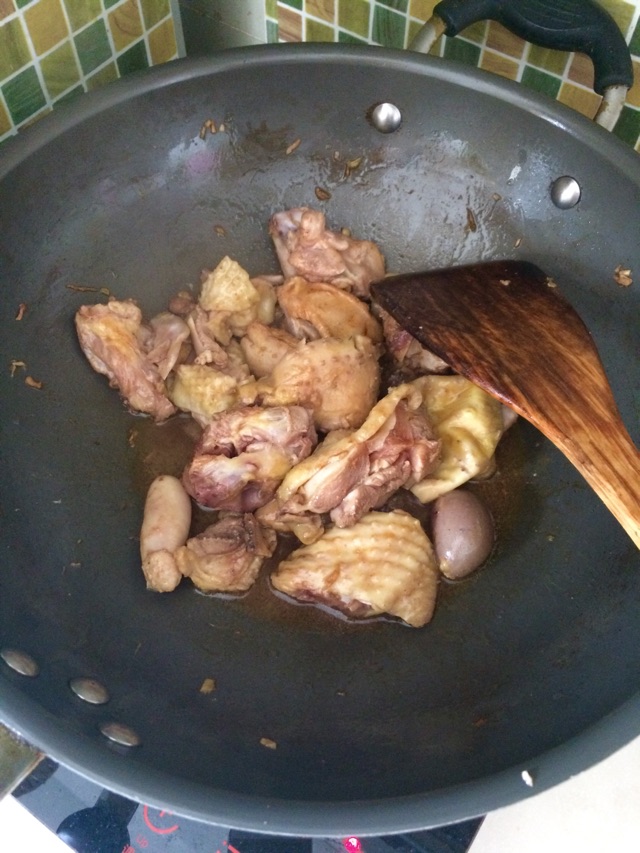大骨鸡炖野蘑菇的做法图解3