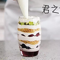 美味的奶油水果杯下肚，几斤肥肉就上了身的做法图解6