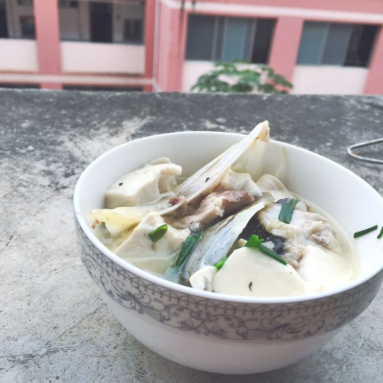 电饭锅煲鱼头豆腐汤的做法