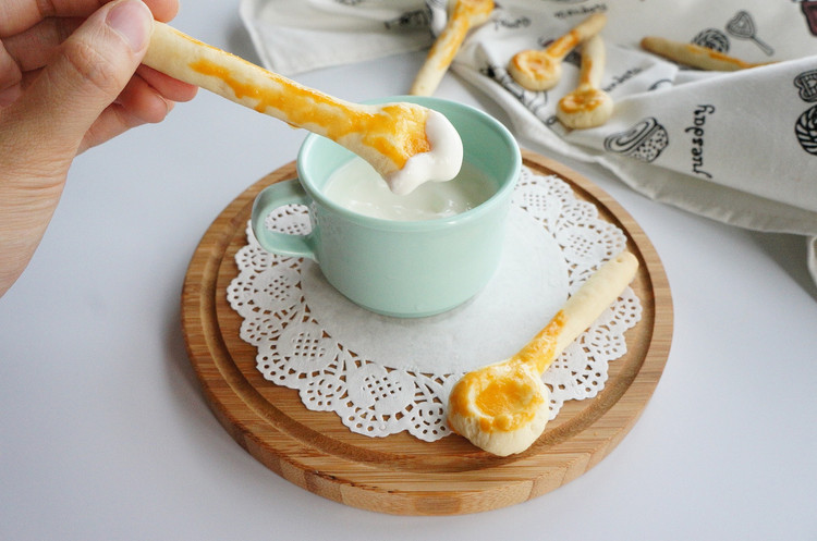 可以吃的勺子：黄金勺酸奶磨牙饼干的做法