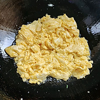 海鲜菇木耳炒鸡蛋的做法图解6