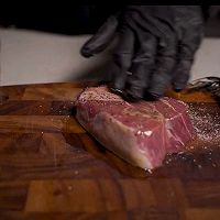 眼肉牛排鲟鱼鱼子酱的做法图解1